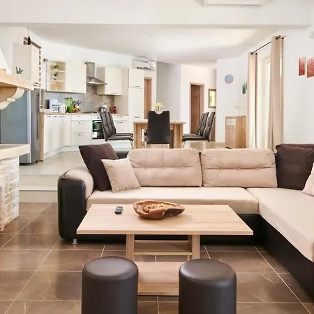 Melli By Guest house 4*